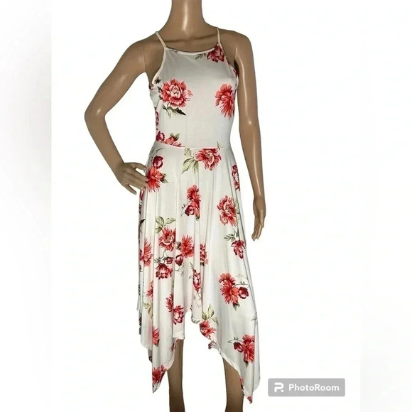 B Famous floral tank handkerchief flowy hemline size M - Picture 1 of 9